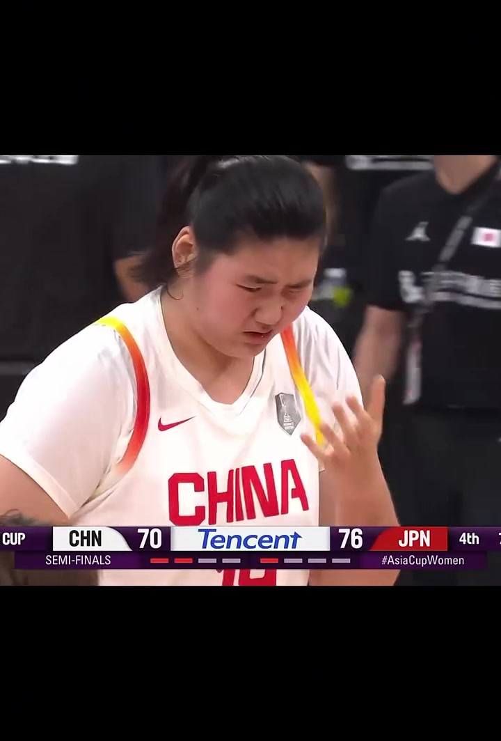 比赛疑云！争议判罚引发热议