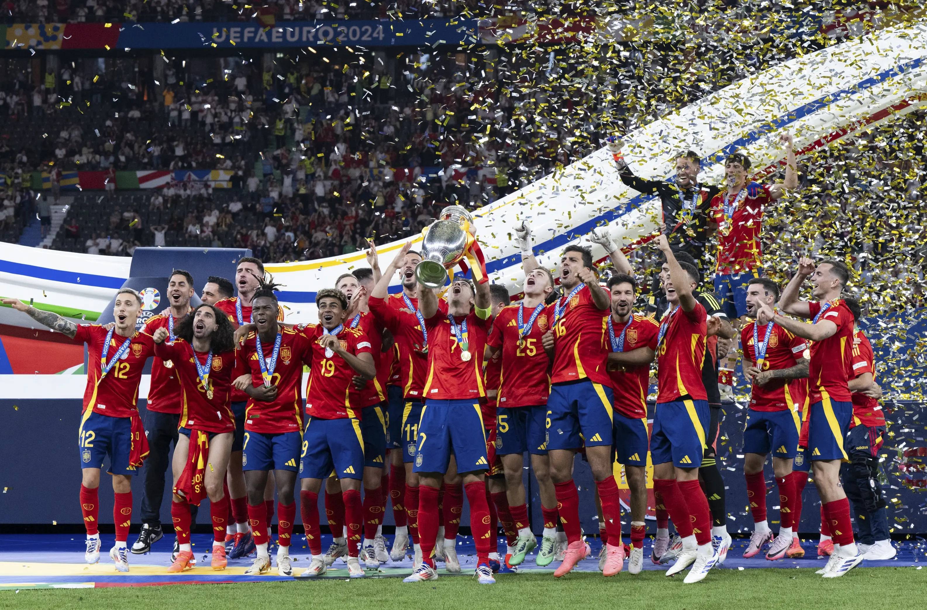 阿贾克斯在荷兰联赛中取得胜利