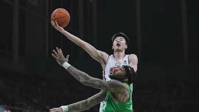 上海男篮取得连胜,成为黑马 上海男篮取得连胜,成为黑马