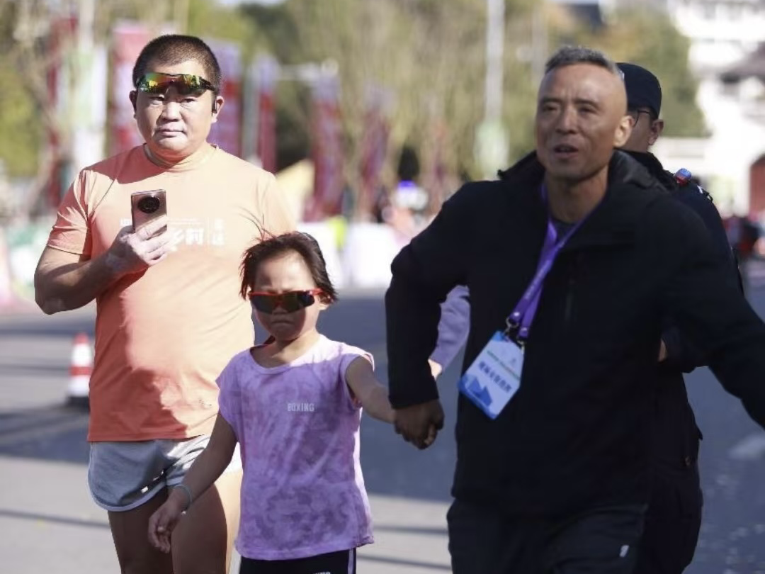 激烈角逐赛中涌现新星，成为焦点人物