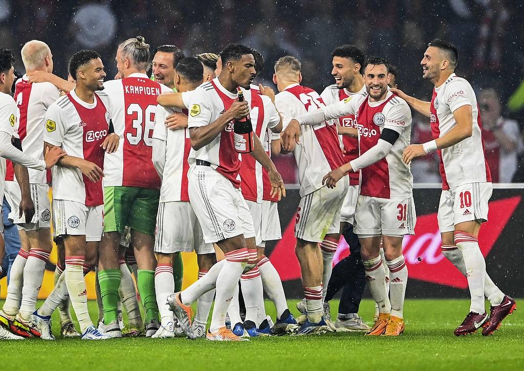 关于阿贾克斯队欧冠赛场上喜获胜利的信息