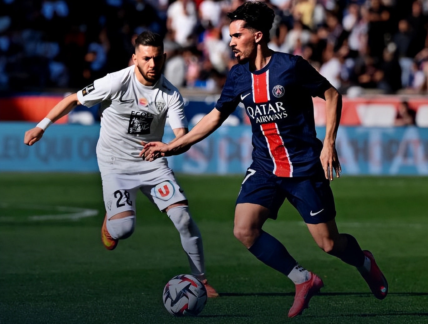 包含巴黎圣日耳曼击败波尔多，尼姆心情沉重的词条