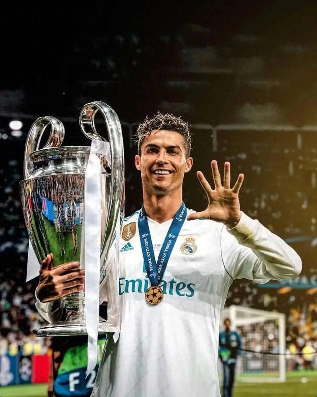 欧洲足球明星耀眼登场，助球队赢得耀眼胜利