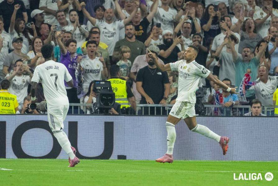 米兰体育官方-拜仁碾压皇马，争夺欧洲足球锦标赛胜利之门