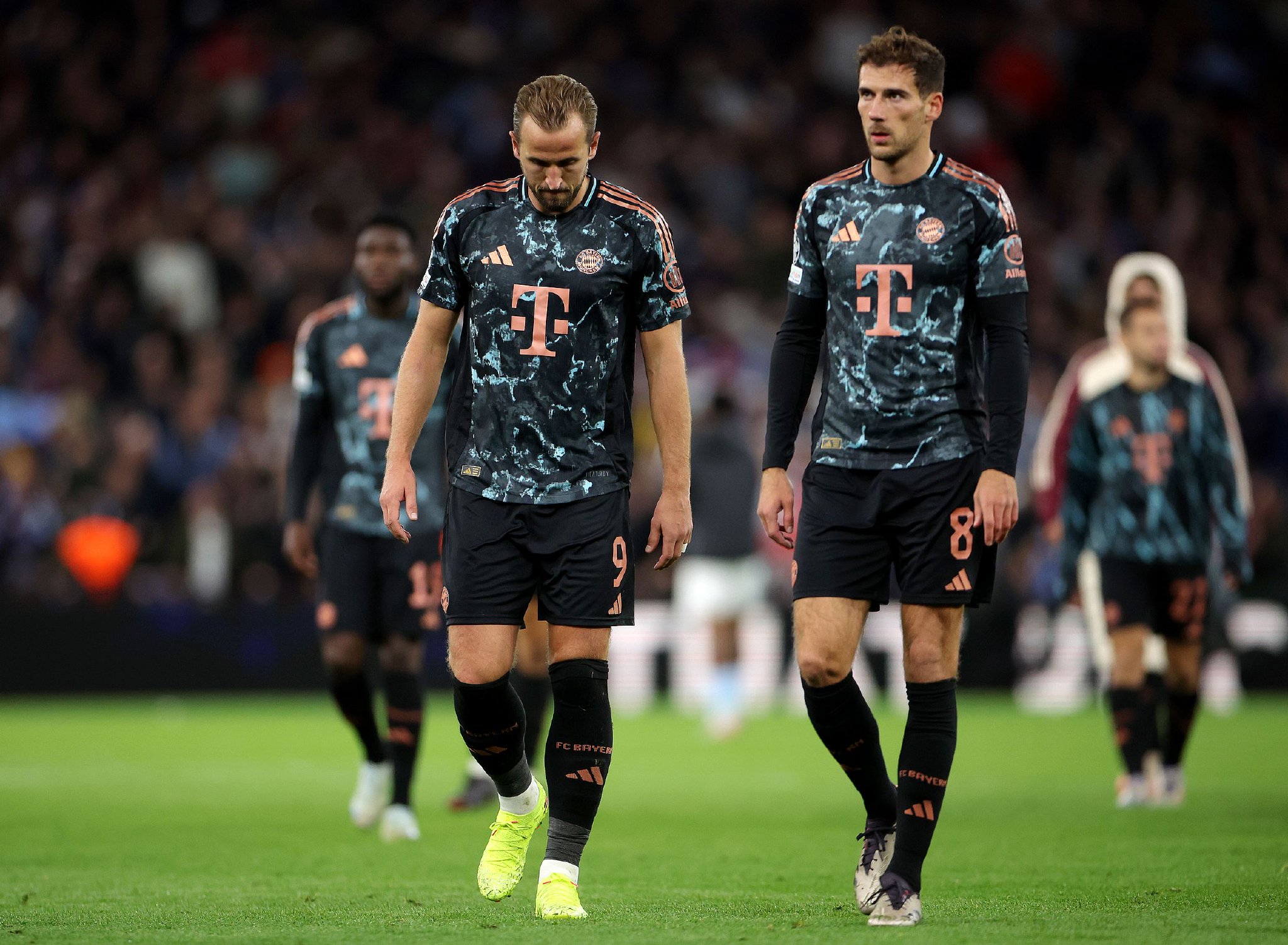 拜仁碾压皇马，争夺欧洲足球锦标赛胜利之门